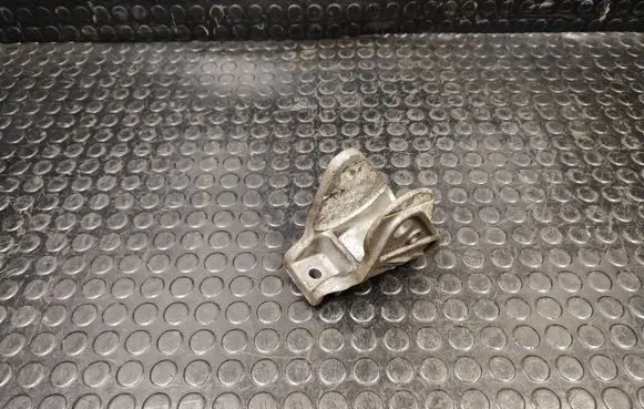 Gearbox mounting bracket