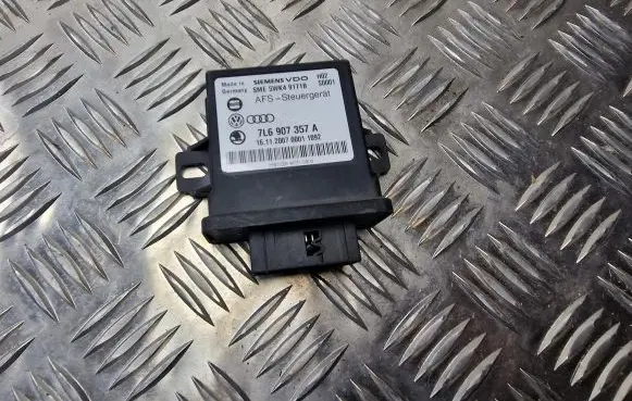Volkswagen Touareg I Light module LCM 7L6907357A