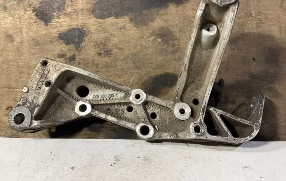 Audi A3 S3 8P Engine mounting bracket 1K0199295E