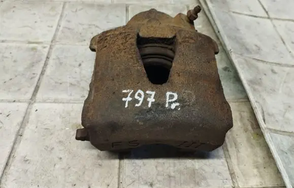 Volkswagen Polo IV 9N3 Front brake caliper