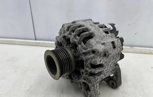 Renault Sandero I Generator/alternator 8200810621C TG9B053 111074672
