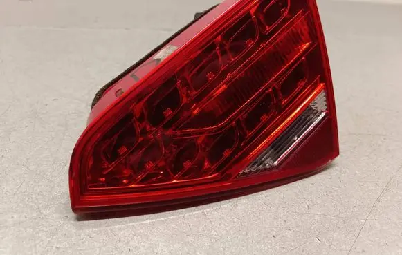 Tailgate rear/tail lights