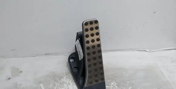 Mercedes-Benz E W213 Accelerator throttle pedal A2053000104