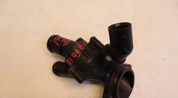 Audi Q3 8U Thermostat housing OBUDOWAQ3