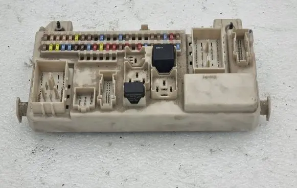Volvo V50 Fuse module 8690719 519096119 00086290