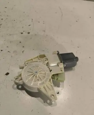 Mercedes-Benz E W212 Front door window regulator motor A2048200242 971218100 1003