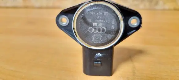 Volkswagen Touran I Throttle valve position sensor 03c907386b
