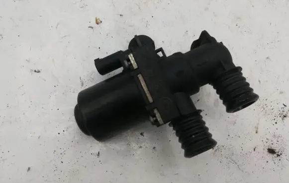BMW 5 E60 E61 Coolant heater control valve 6411692022602 6920226