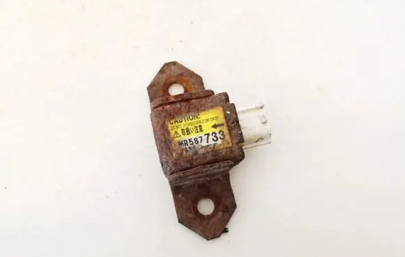 Mitsubishi Outlander Airbag deployment crash/impact sensor mr587733