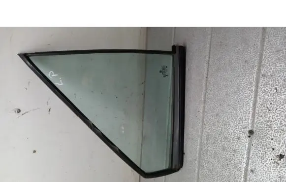 Volkswagen Polo II 86C 2F Front door window glass four-door