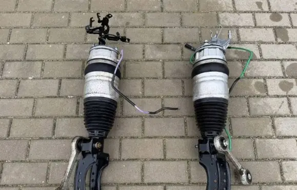 Porsche Cayenne (92A) Front shock absorber/damper