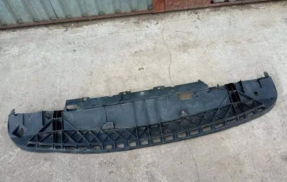 Front bumper skid plate/under tray