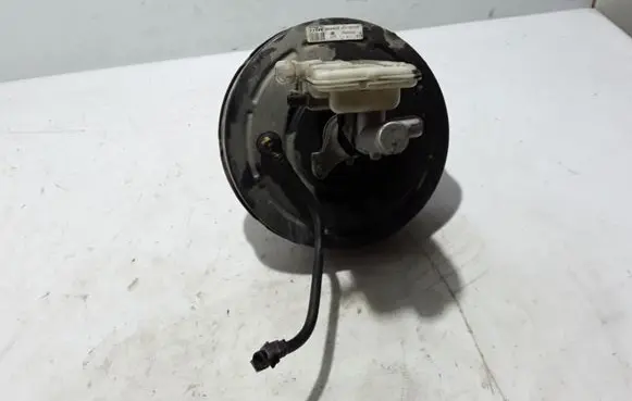 Renault Trafic III (X82) Brake booster 472108729R