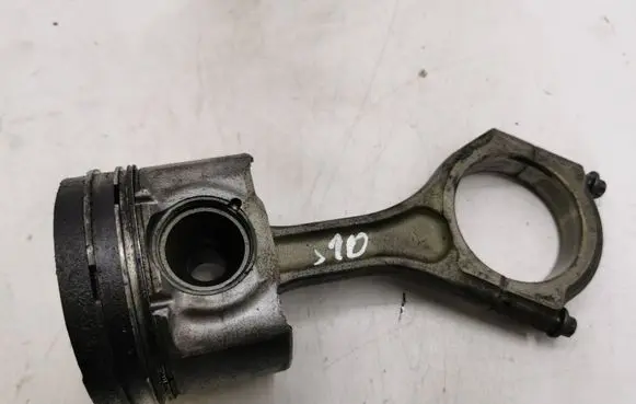 Subaru Forester SH Piston with connecting rod