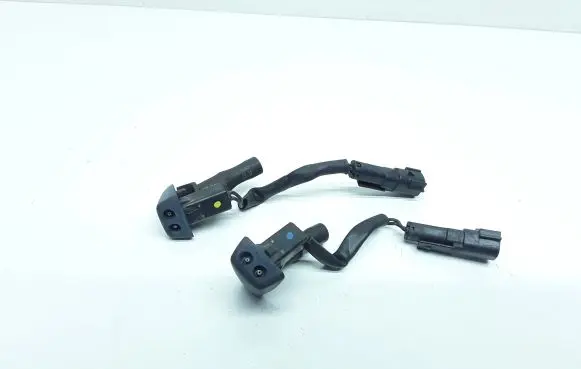 Volvo S60 Windshield washer spray nozzle 