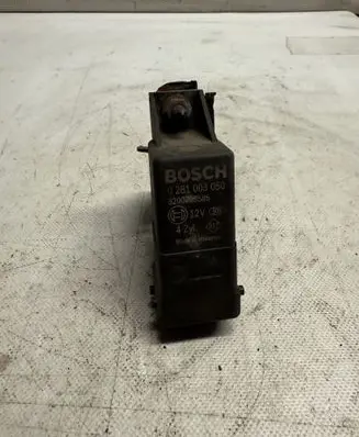 Opel Vivaro Glow plug pre-heat relay 0281003050 8200798585