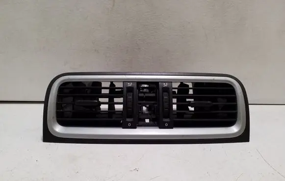 Skoda Fabia Mk2 (5J) Dash center air vent grill 5J0820951C