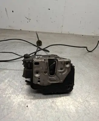 Mercedes-Benz E W211 Front door lock 2117200335015