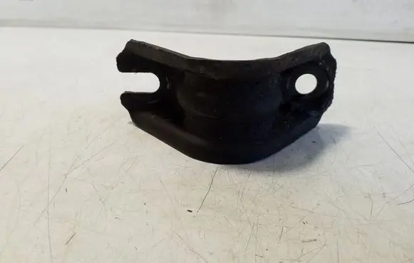 Nissan Navara D23 Sway bar bush bracket, front 