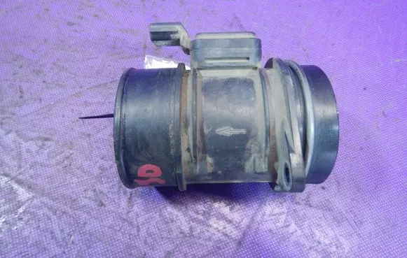 Renault Clio III Mass air flow meter 8200358901B