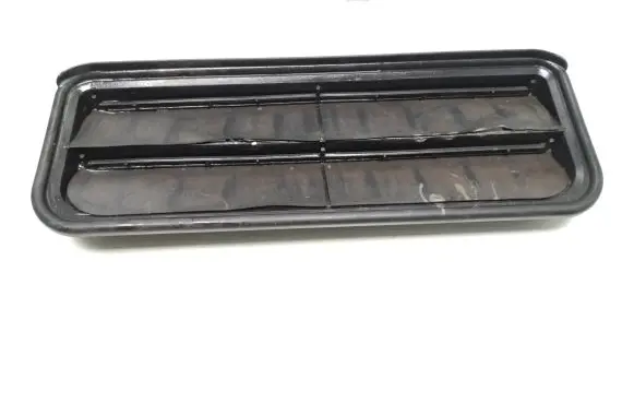 Quarter panel pressure vent