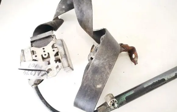 Volkswagen Golf III Front seatbelt 1h4857705