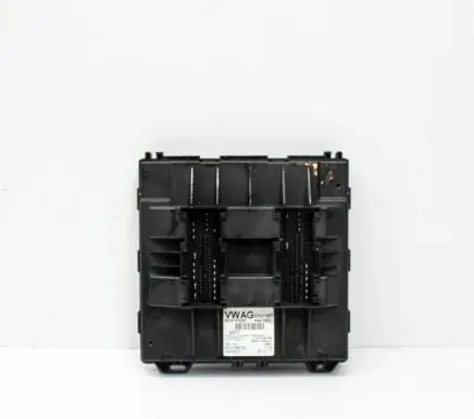 Volkswagen Jetta VI Central body control module 5C0937087E