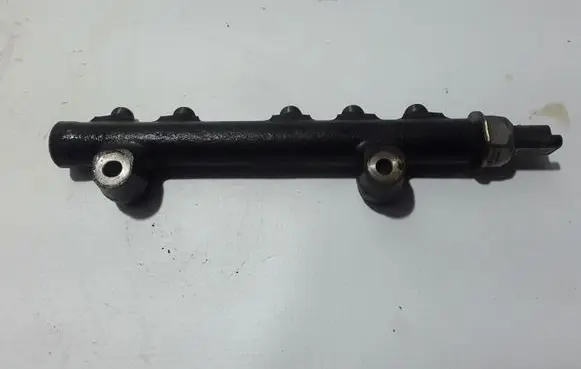 Volvo V70 Fuel main line pipe 31336574