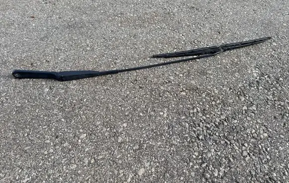 Opel Vivaro Windshield/front glass wiper blade 8200696499 93859763