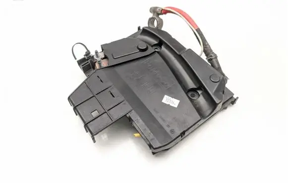 Ford Focus Fuse module AV6T-14A067-BC