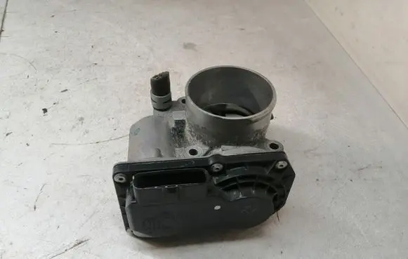 Toyota Auris E180 Throttle valve 220300T110