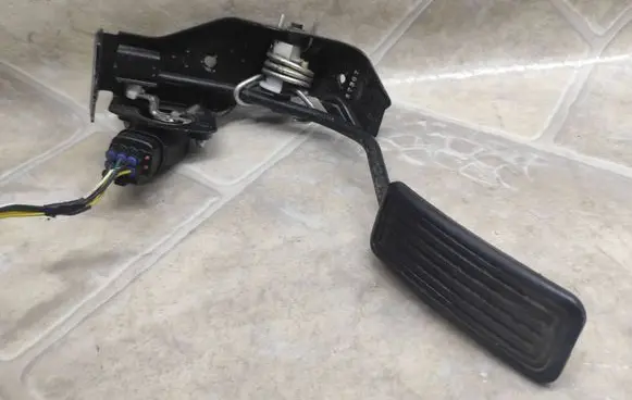 Toyota Avensis T250 Accelerator throttle pedal