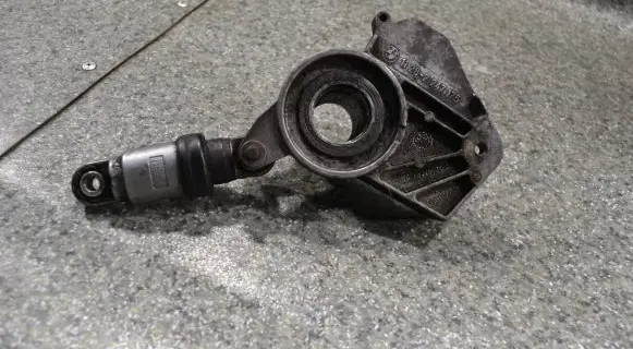 BMW 3 E30 Generator/alternator belt tensioner 11282247175