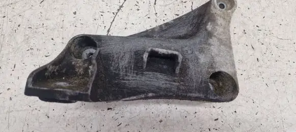 BMW 5 E39 Engine mounting bracket 6750441