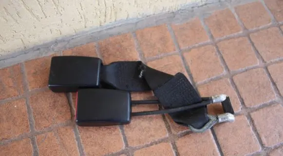 Mercedes-Benz E W210 Rear seatbelt buckle 2108604369