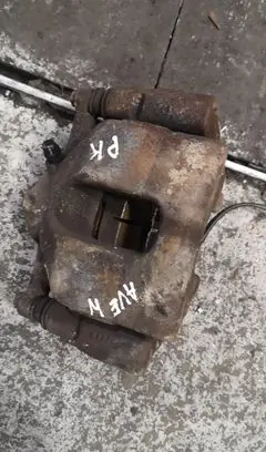 Toyota Avensis T270 Front brake caliper
