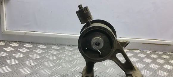 Toyota Avensis T270 Engine mount bracket