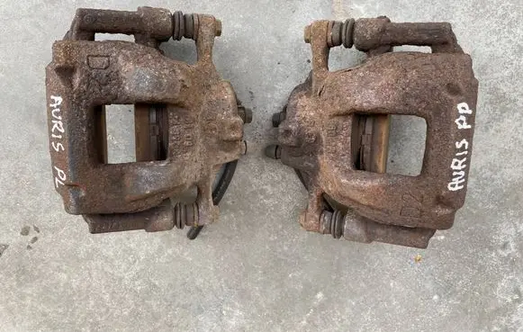 Toyota Auris E180 Front brake caliper