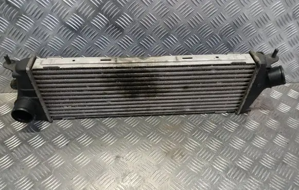 Opel Vivaro Intercooler air channel guide 