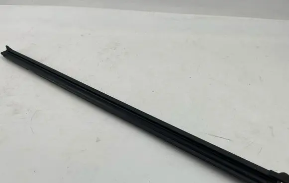 Volkswagen Tiguan Rubber seal rear door window/glass 5NA839479