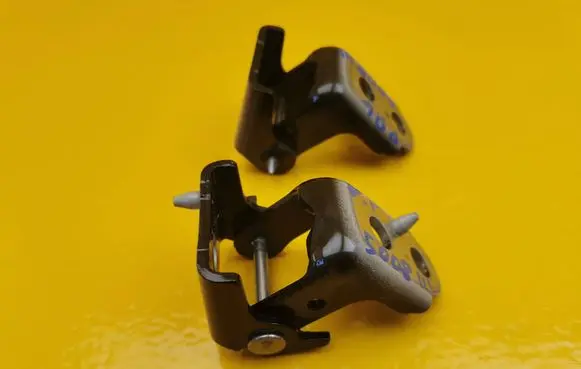 Peugeot 5008 II Front door upper hinge 9850559480 9850559380