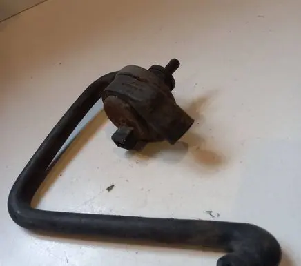 Audi 100 S4 C4 Valve vacuum 3911070906