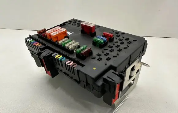 Mercedes-Benz S W221 Fuse module A2215450801 A2215402050