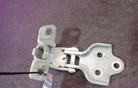 Renault Master II Front door lower hinge 272754A