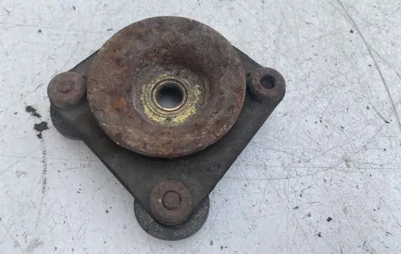 Volvo V70 Front shock absorber mounting bracket 
