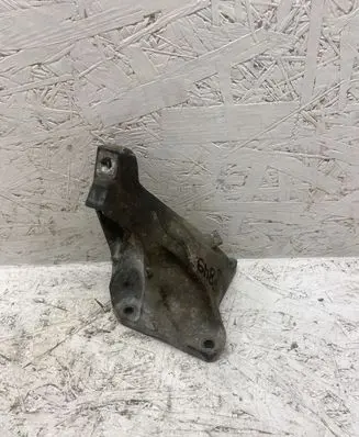 BMW 1 E81 E87 Engine mounting bracket 6764574