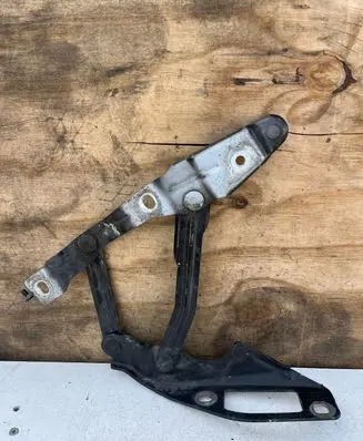 Audi TT Mk1 Engine bonnet/hood hinges 8N0823302