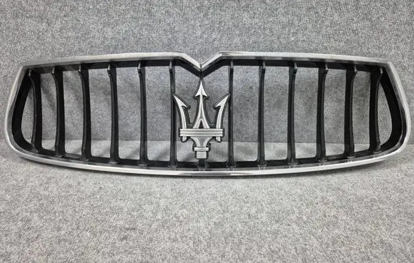 Maserati Ghibli Front bumper upper radiator grill 670011097