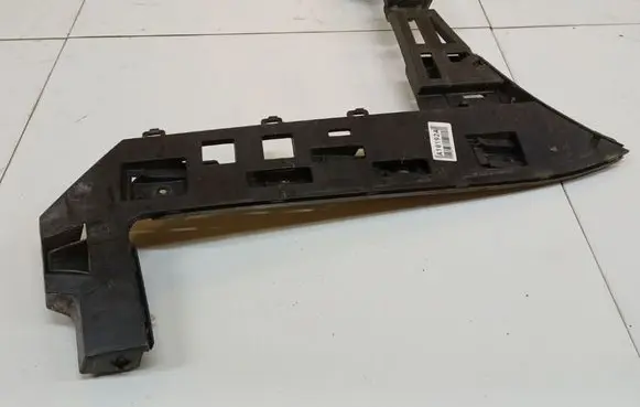 Volkswagen PASSAT B6 Front bumper mounting bracket 