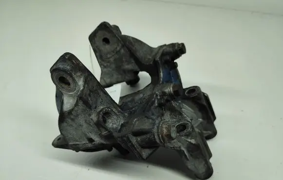 Volkswagen Transporter - Caravelle T5 Engine mounting bracket 070199343A 070199343B